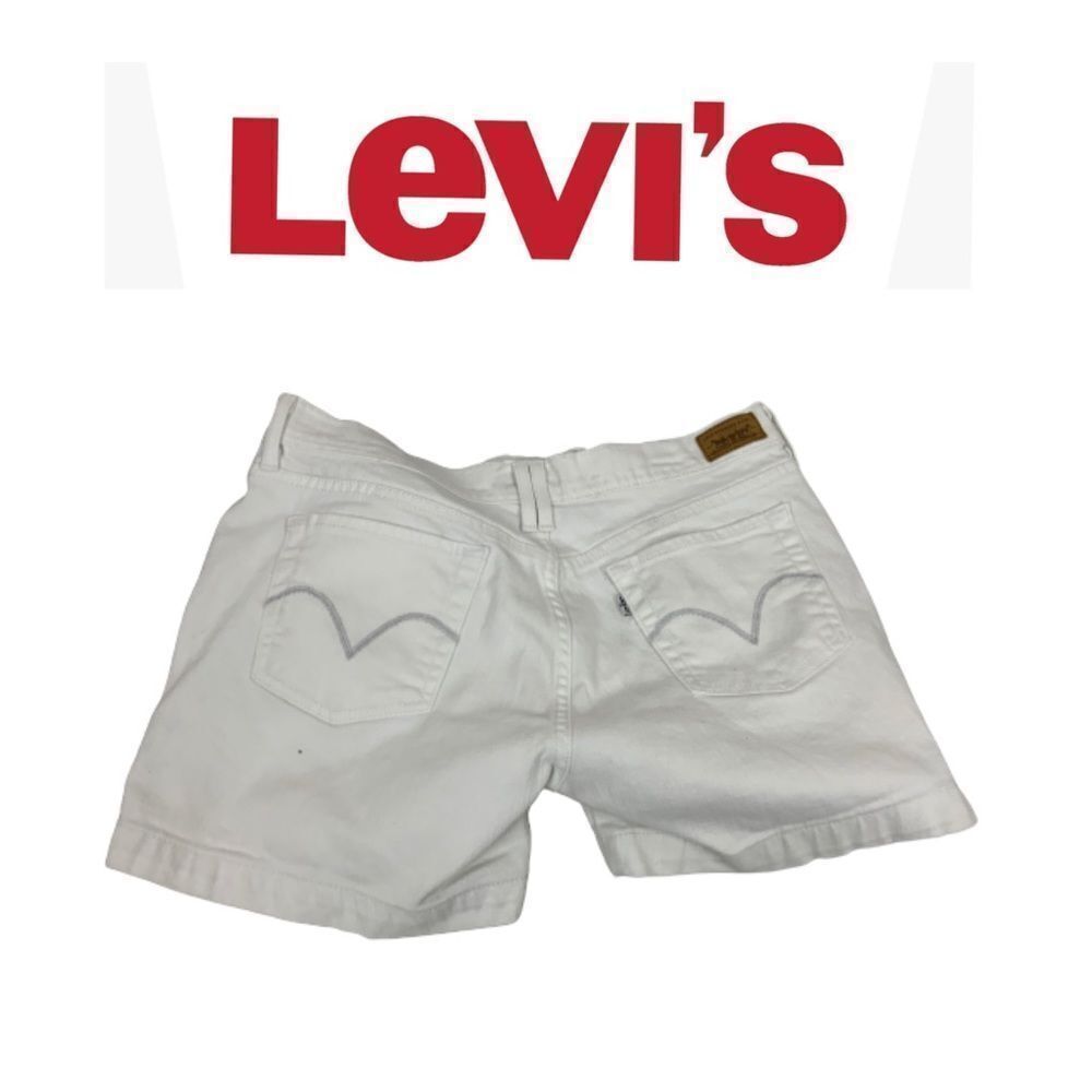 Levi’s Off White 5’5 Shorts. Sz 8